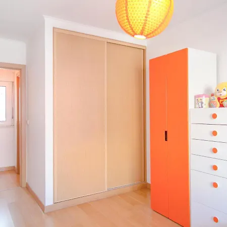 Lisboner Great Family Apt With Garage דירה *